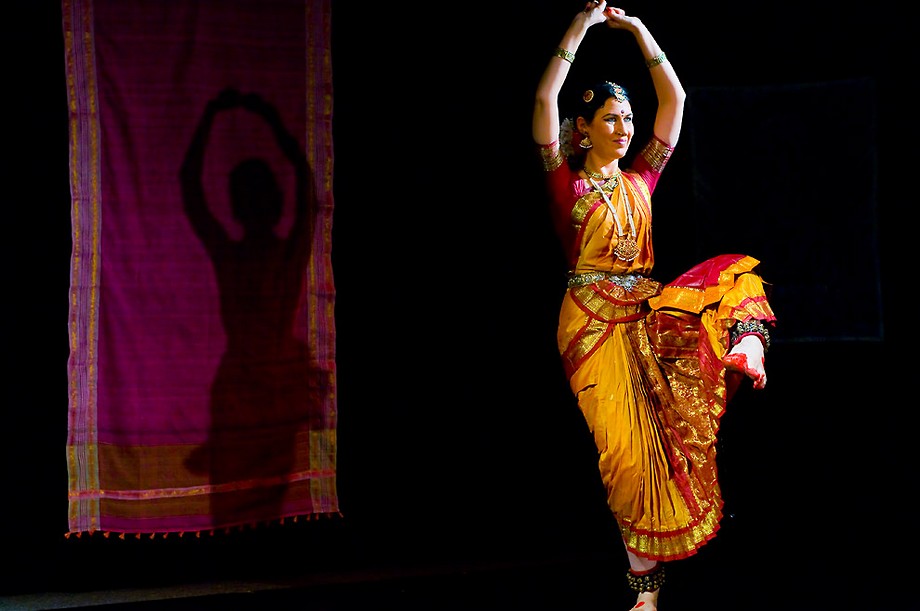 Asha Ponikiewska Ranjan, taniec Bharatanatyam (Nrtya Maalaa - Girlanda tańców)